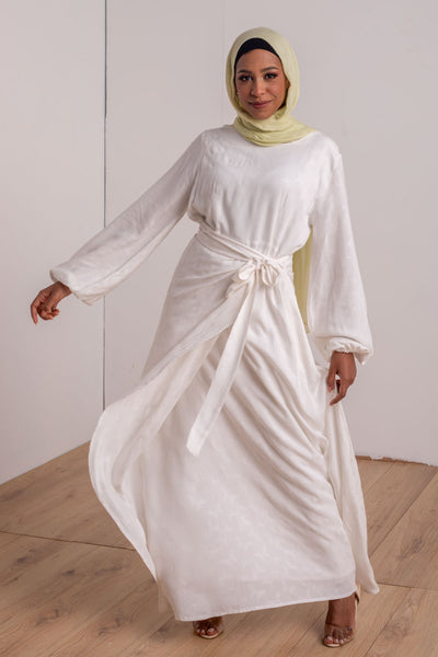 فستان ملاك جاكار ملفوف أبيض بنقشة فراشة